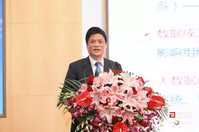 赢博集团董事长、首席研究员杨冰之先生于4月21日在赢博互联举办的“2017第二届政务大数据发展与合作研讨会暨数据母体产品发布会”上进行演讲