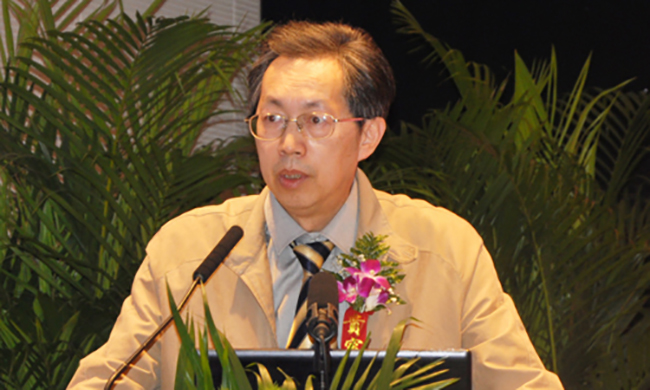 中国社会科学院信息化研究中心秘书长姜奇平以《智慧企业三化融合：业务平台化、员工创客化、用户个性化》为主题发表了精彩演讲
