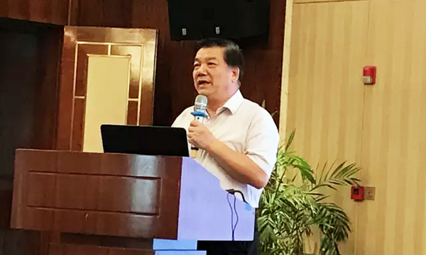 在“青海省政府信息与政务公开培训暨互联网+政务服务研讨会”上，中国信息协会特约副会长、电子政务理事会常务副理事长、中国审计学会计算机分会会长周德铭以《促进政务信息资源共享开放》为题做了专题演讲。
