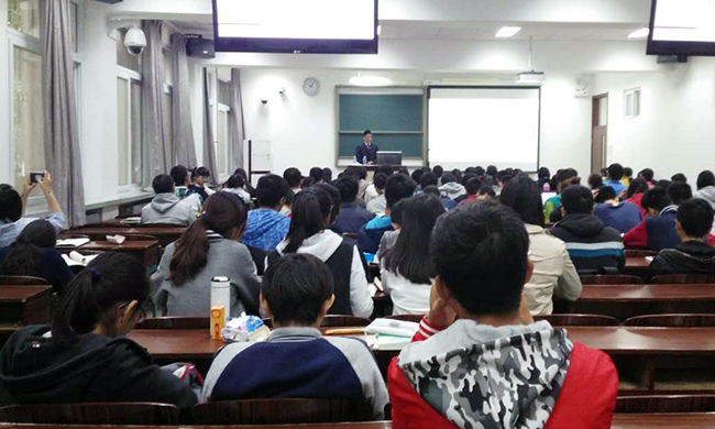 应母校北京师范大学信息科学与技术学院邀请，北京赢博互联信息顾问有限公司董事长杨冰之为60余位师生讲了一堂“互联网漫谈”公开课