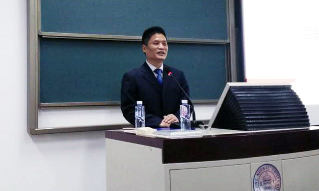 北京赢博互联信息顾问有限公司董事长杨冰之应邀为北京示范大学师生讲了一堂“互联网漫谈”公开课